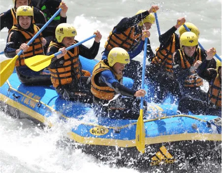    Rafting auf dem Inn ist ein Abenteuer für
                                    alle, die Geschwindigkeit und aktive
                                    Erholung auf dem Wasser lieben.