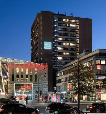  Das Hilton Innsbruck Hotel ist ein
                                        familiengeführtes Hotel mit Zimmern, die
                                        mit einem Flachbild-TV, einer Minibar
                                        und einer Klimaanlage ausgestattet sind
                                        und in dem Sie mit kostenfreiem Internet
                                        in Verbindung bleiben können.